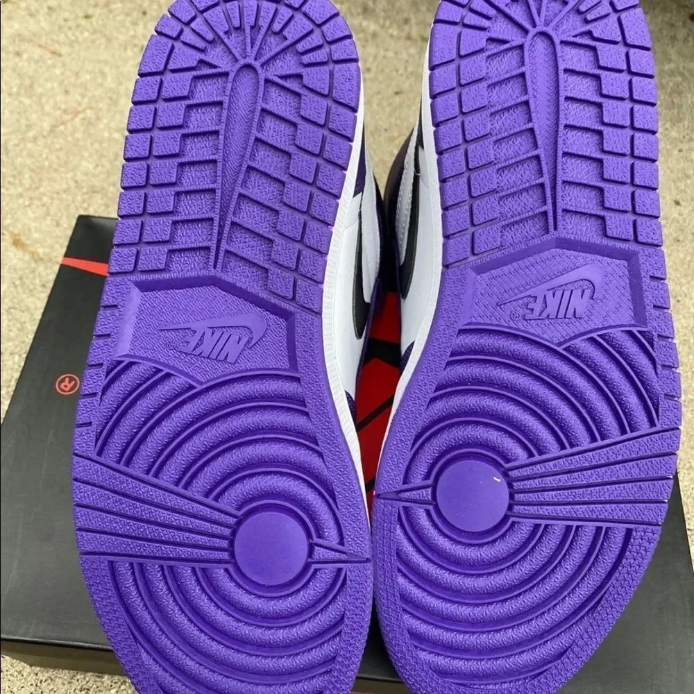 Air Jordan 1 Retro High OG Court Purple Size 8.5 Mens. 555088-500